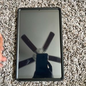 2 7” Samsung tablets